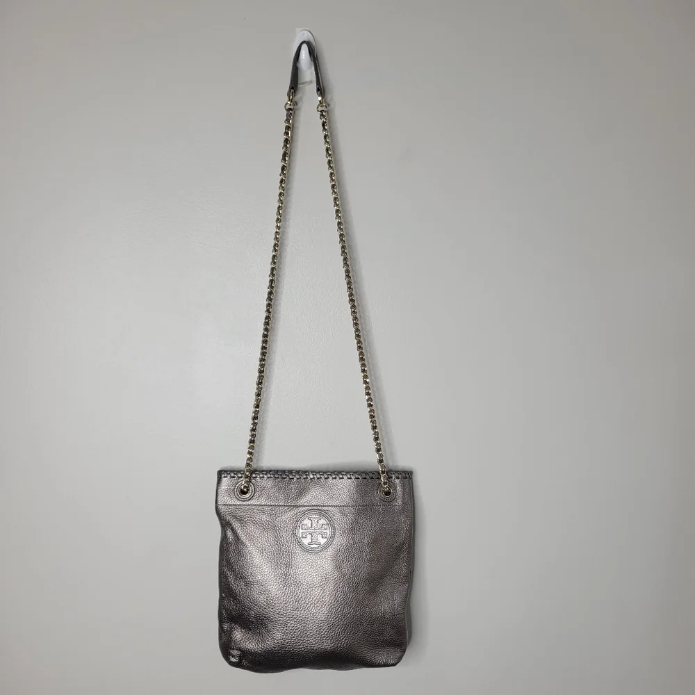 Tory Burch Metallic Gray Pebbled Leather Pursr